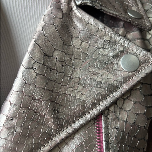 โจDARE TO DAZZLE: THE BLUMARINE SILVER MOTO JACKET โจ - Picture 4 of 7